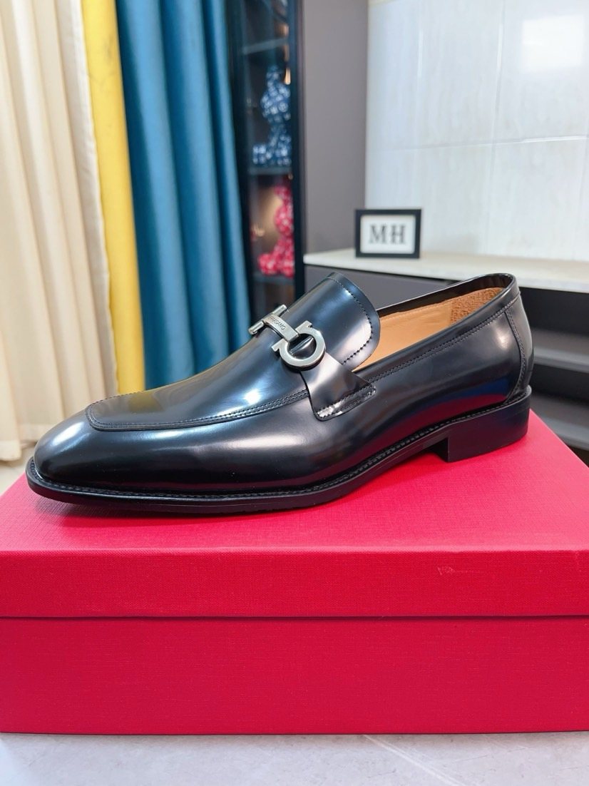 Ferragamo Black Hardware Loafers