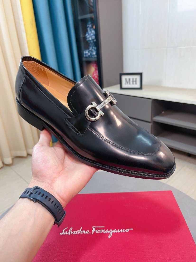 Ferragamo Black Hardware Loafers