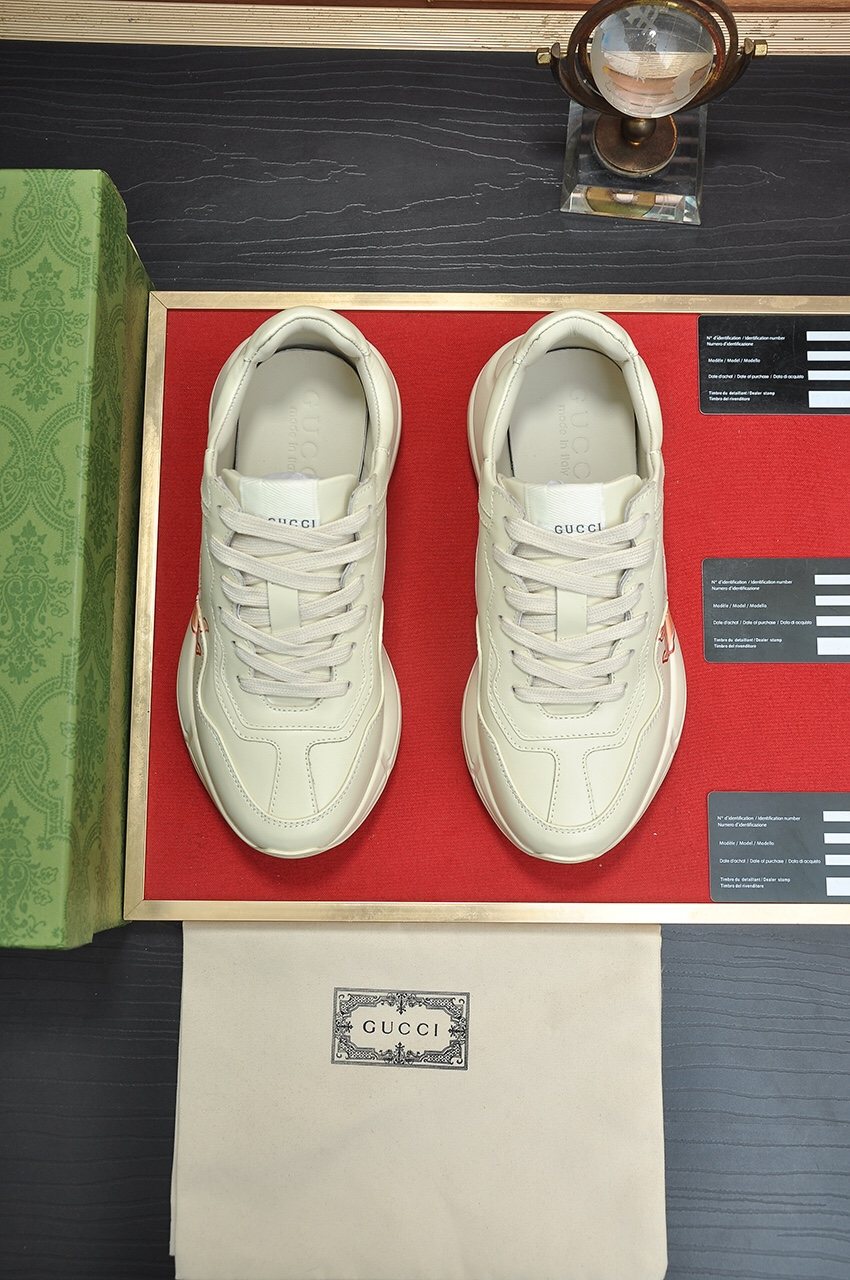 Gucci Cream White Peach Graphic Sneakers