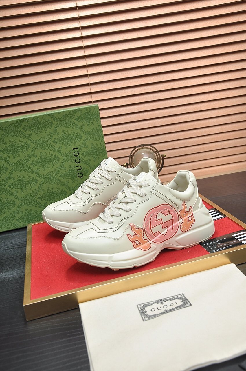 Gucci Cream White Peach Graphic Sneakers