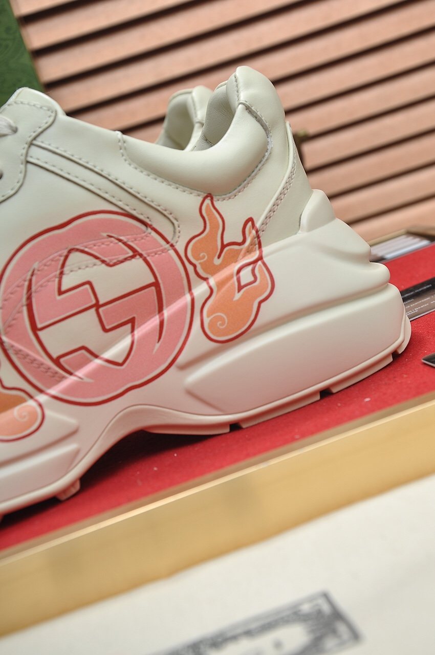 Gucci Cream White Peach Graphic Sneakers